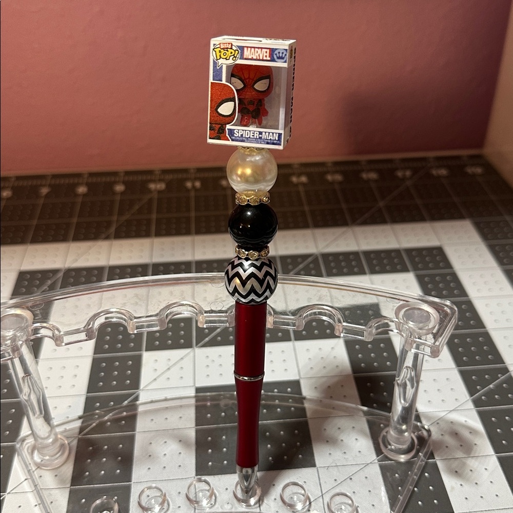Red beaded pen ( marvel Spider-Man ) Betty pop